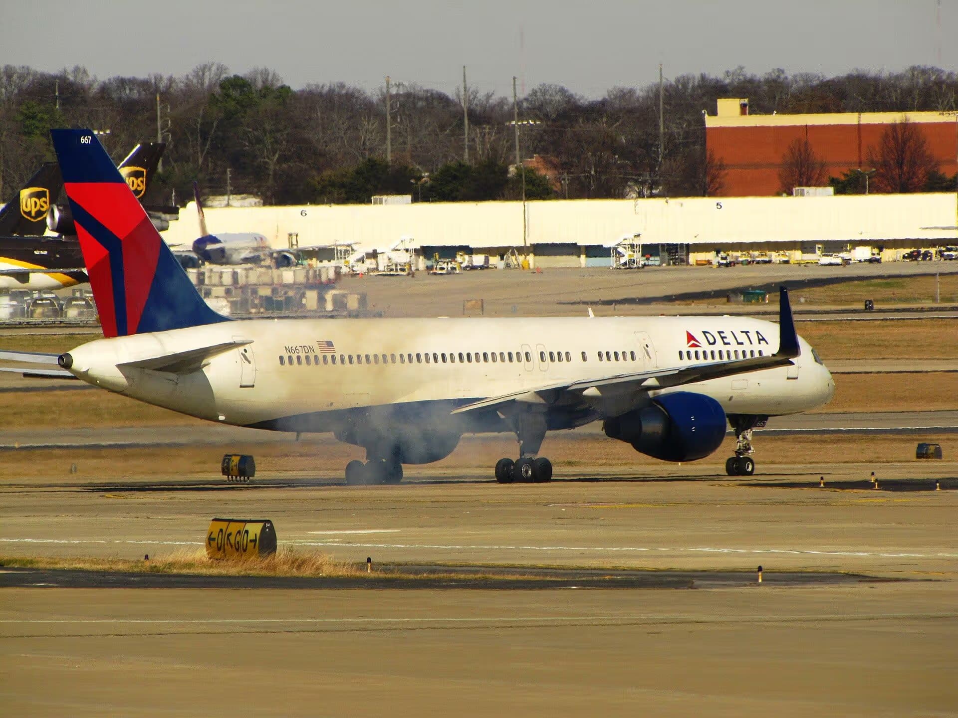 N667DN — Twin-engine aircraft