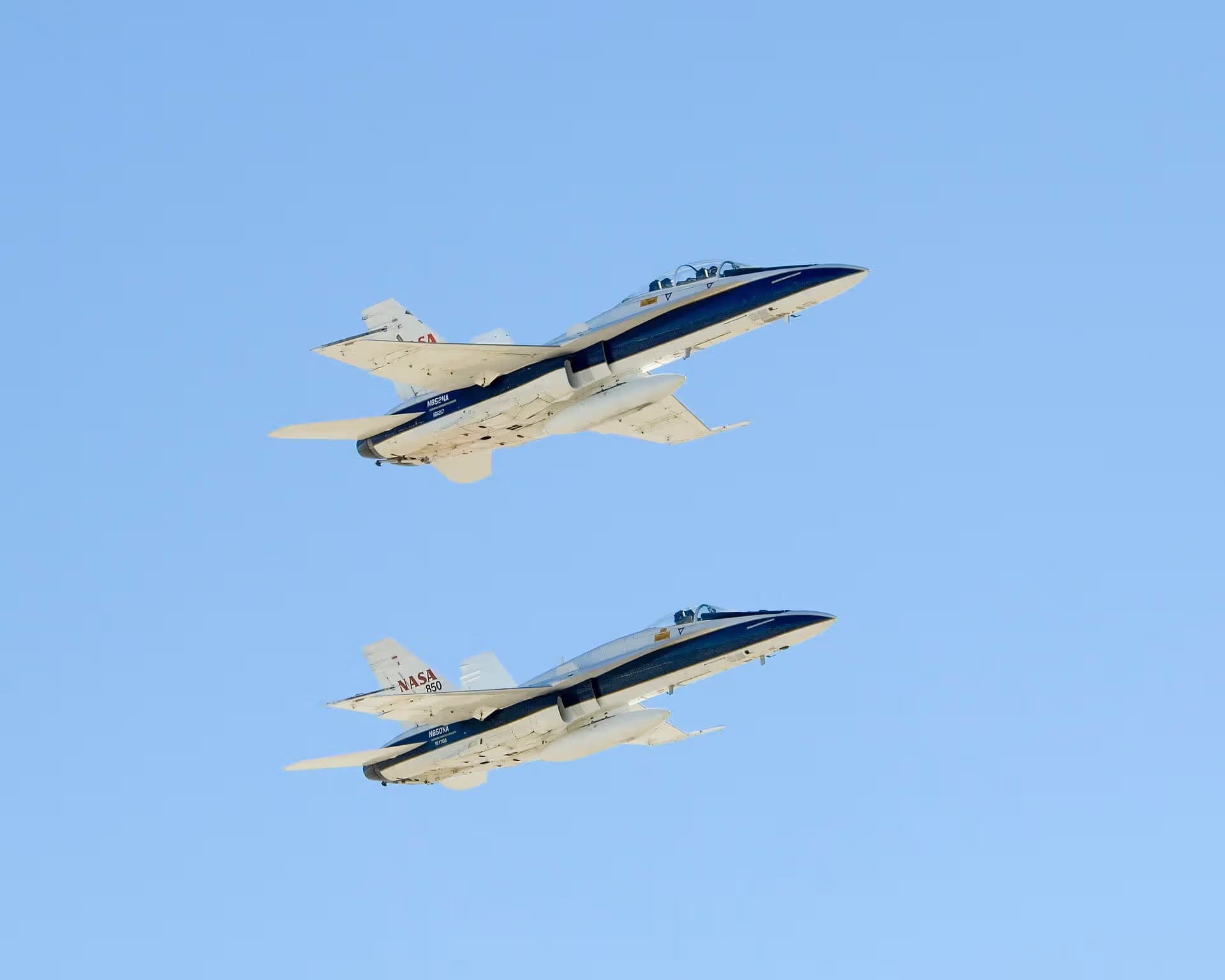 N850NA — Twin-engine aircraft