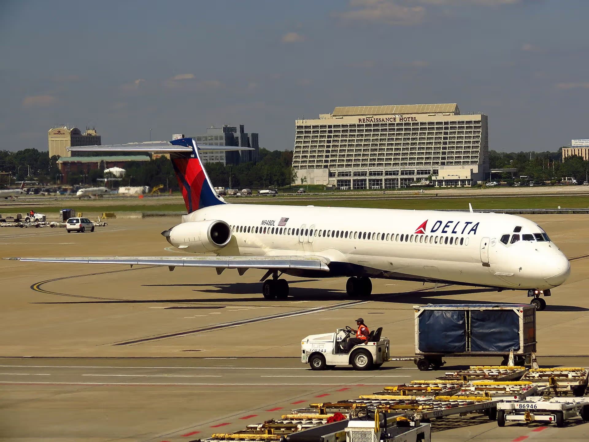 N948DL — Twin-engine aircraft