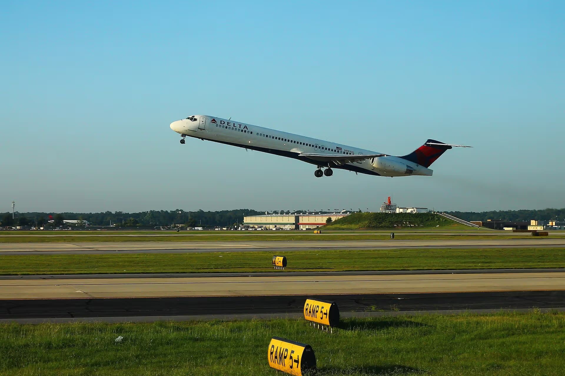 N983DL — Aircraft