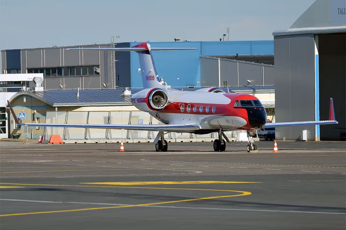 N88999 — Business jet