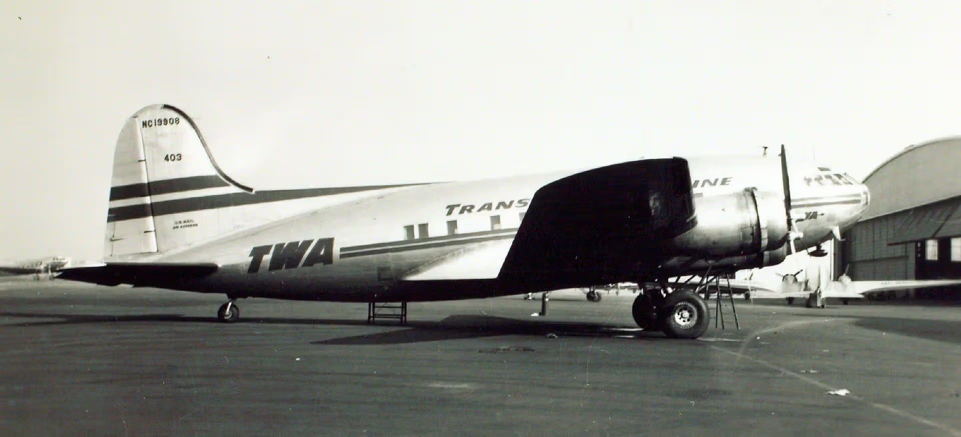 Unidentified — Twin-engine aircraft