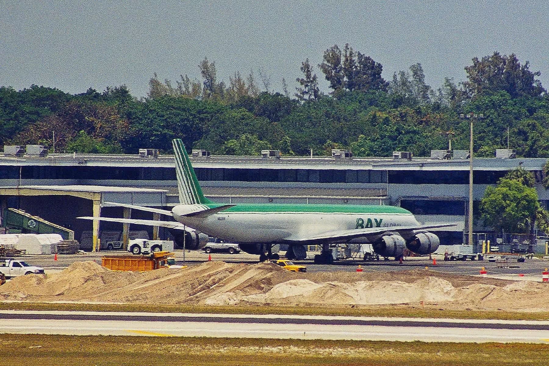 N821BX — Twin-engine aircraft