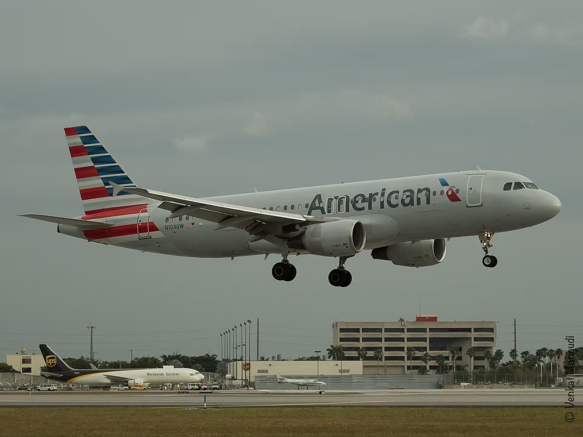 N104UW — Airbus
