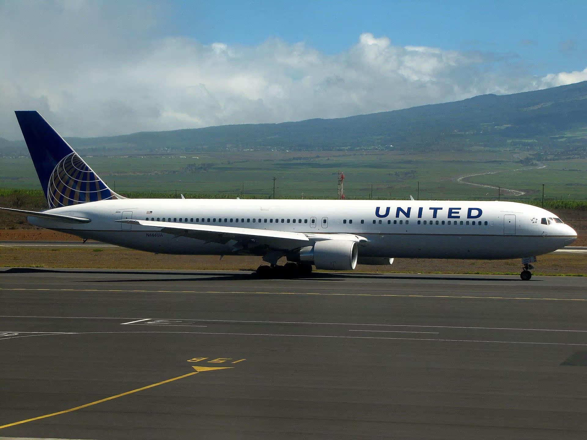 N666UA — Boeing