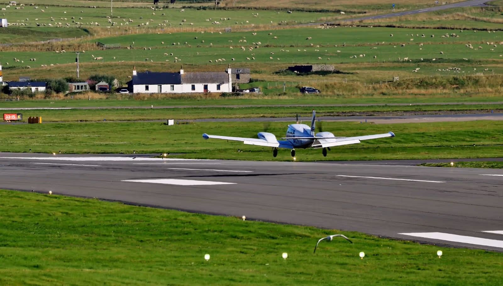N4297A — Twin-engine aircraft
