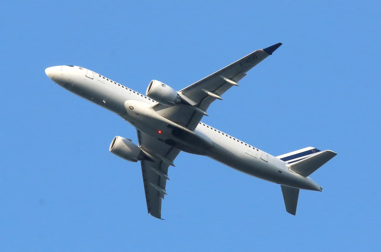 F-HZUQ — Twin-engine aircraft