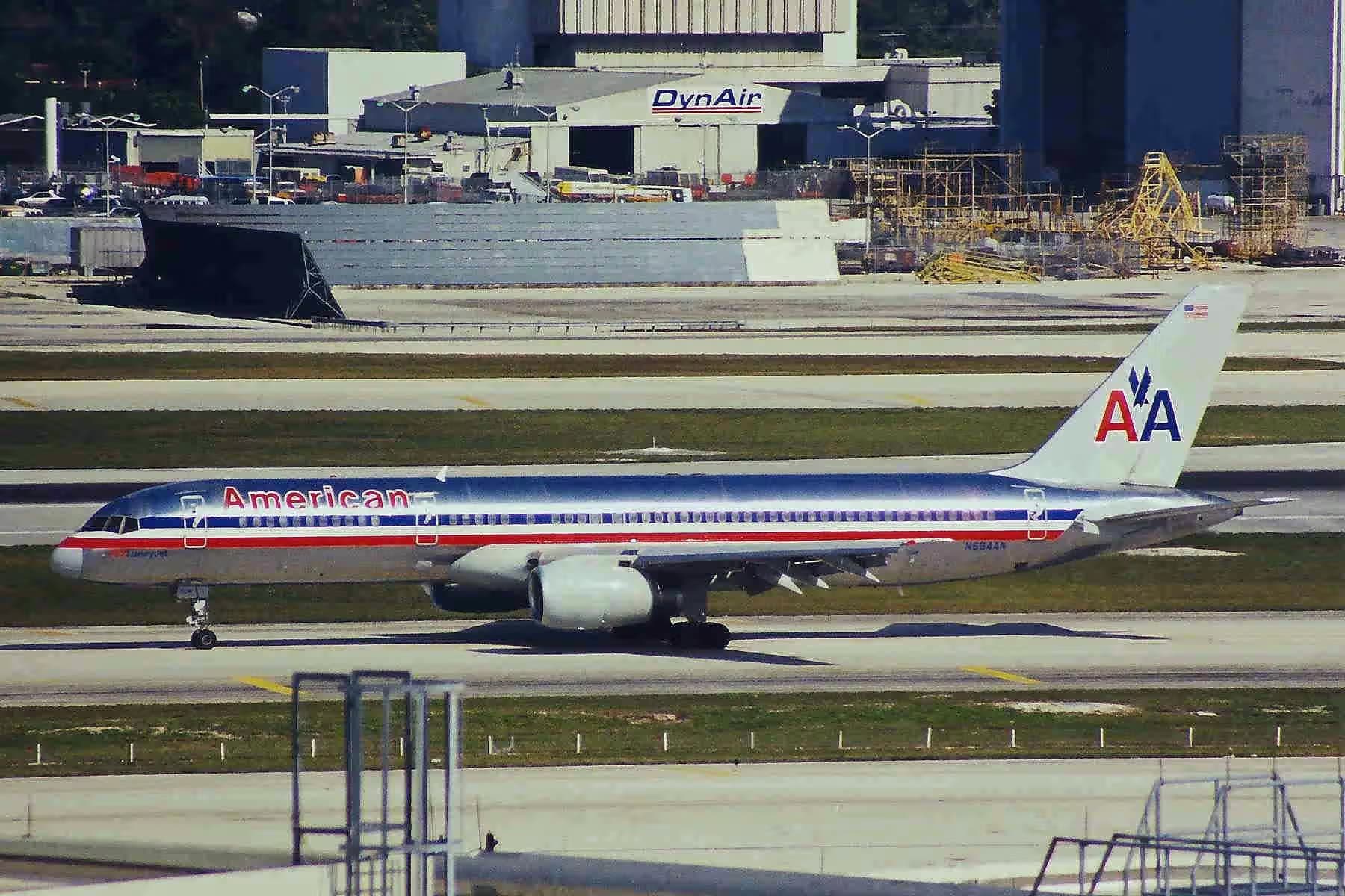 N694AN — Twin-engine aircraft