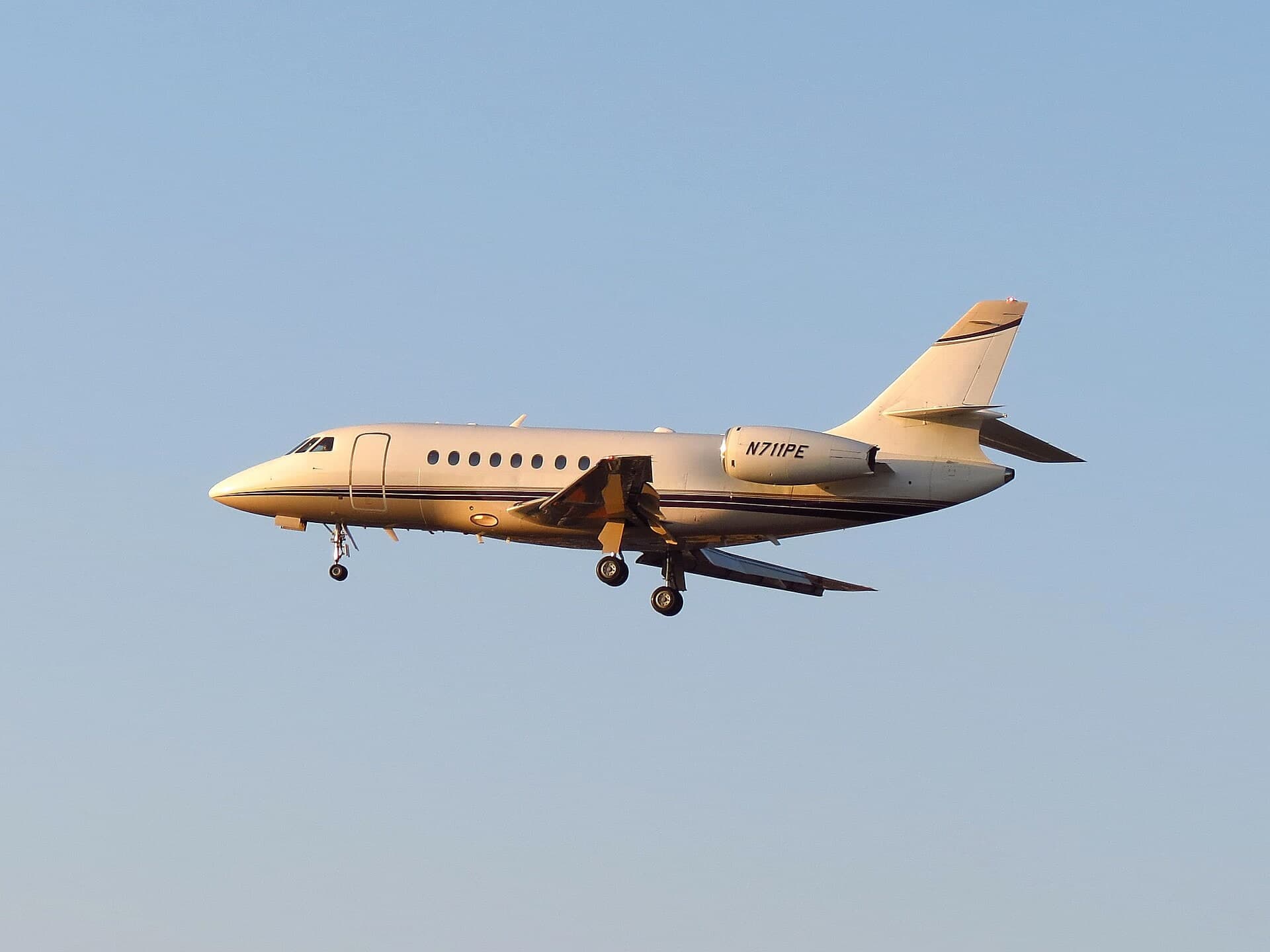 N711PE — Business jet