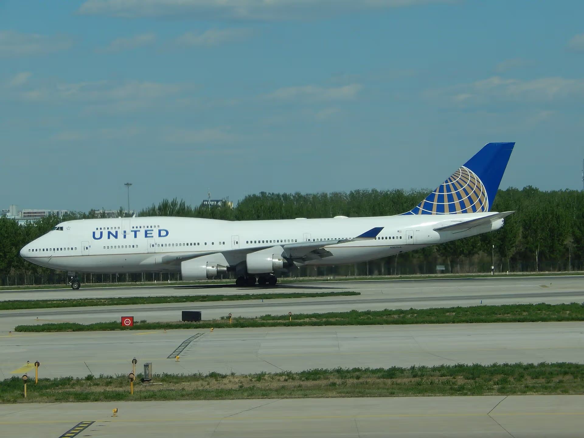 N107UA — Boeing