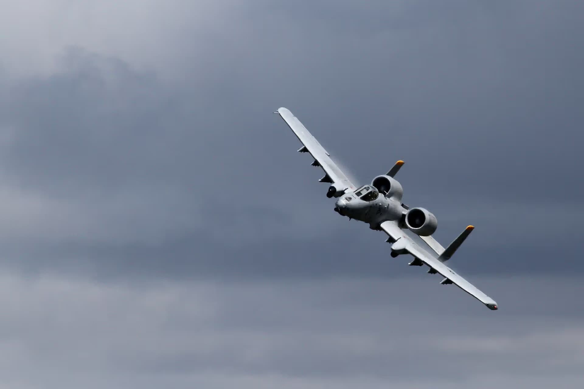 Unidentified — Twin-engine aircraft