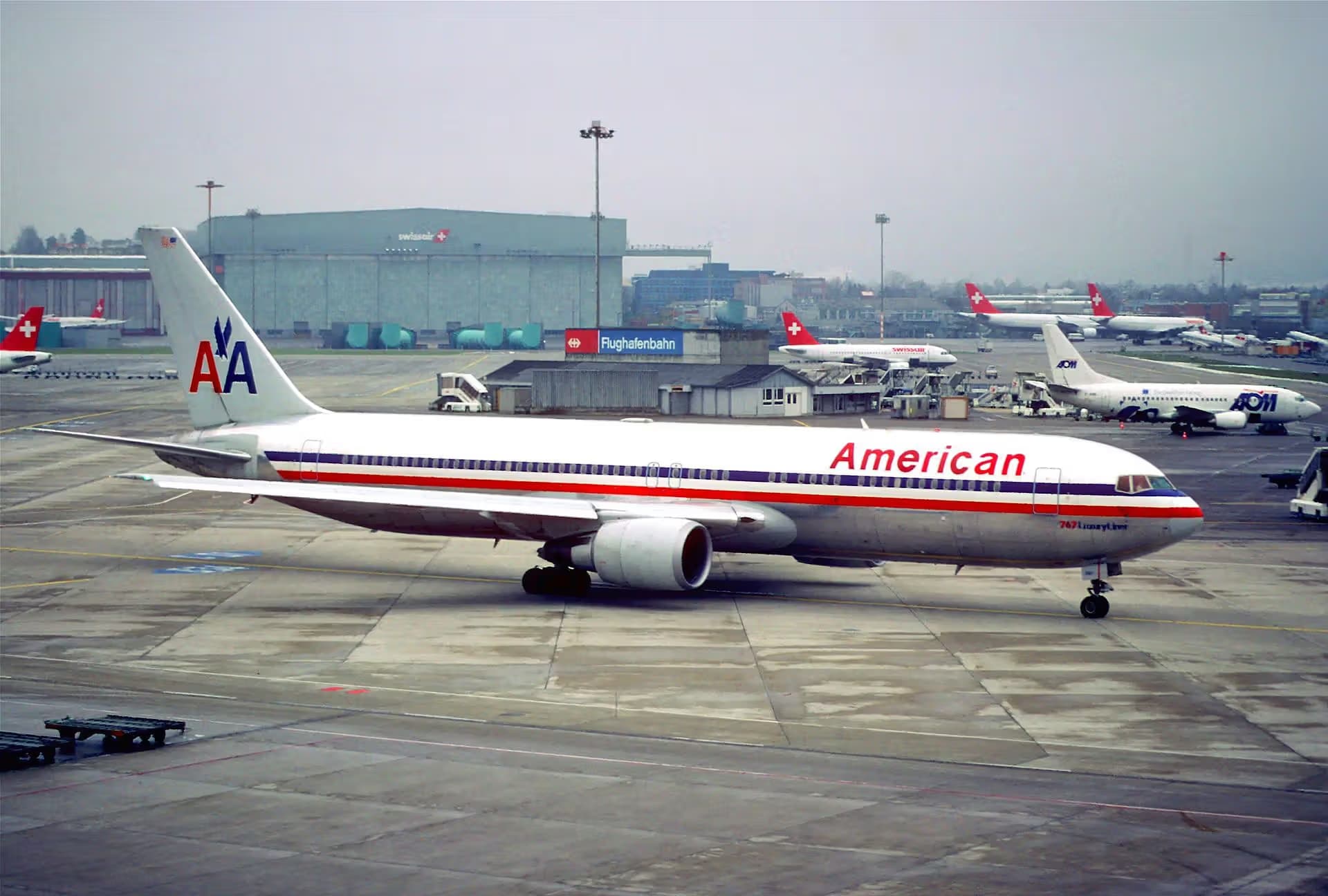 N382AN — Twin-engine aircraft