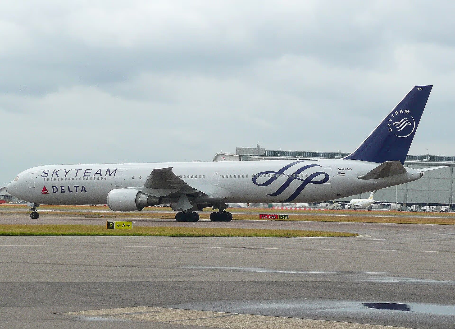 N844MH — Twin-engine aircraft
