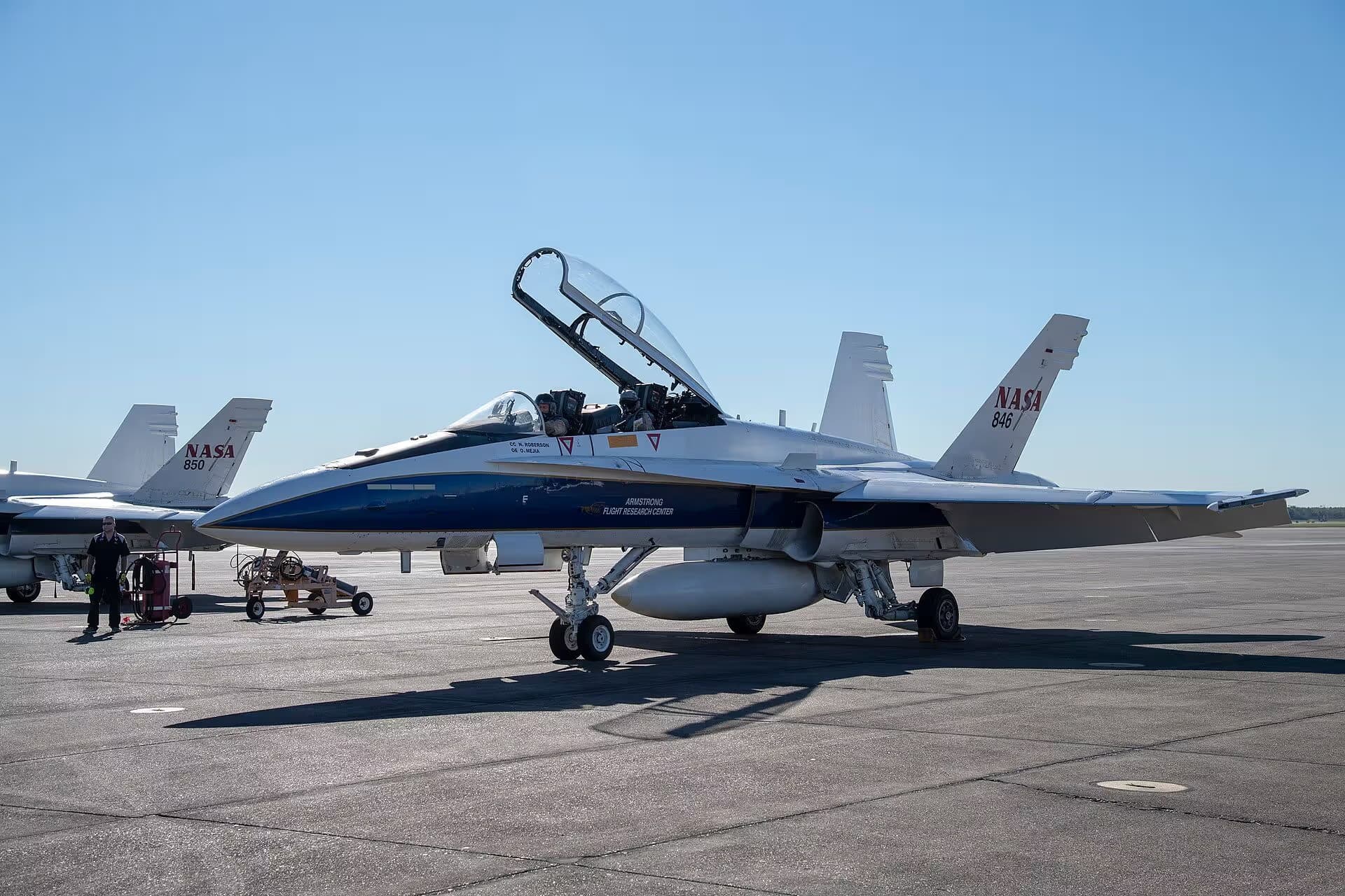 N846NA — Twin-engine aircraft