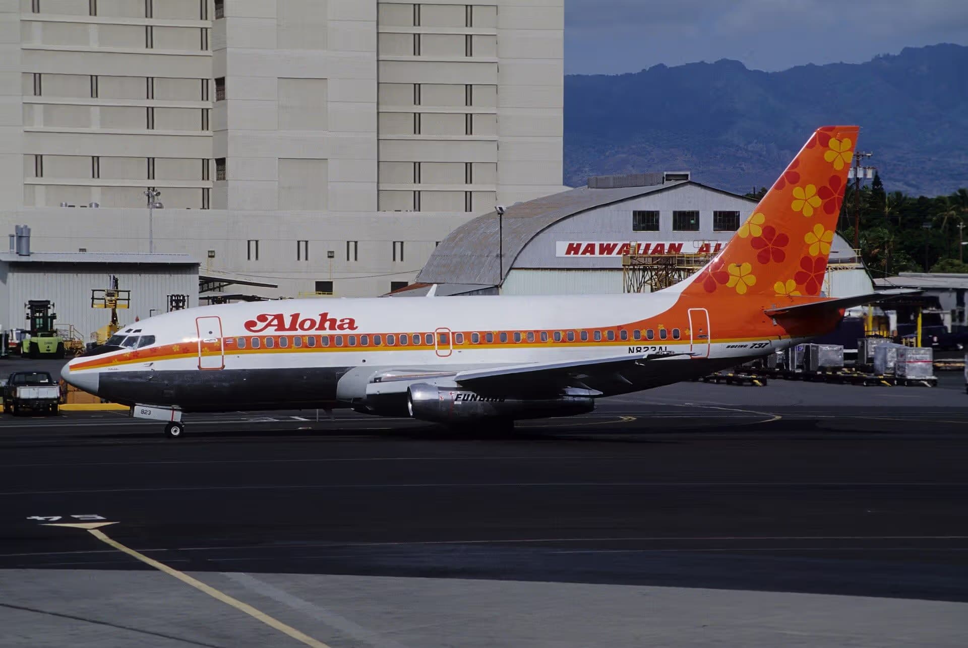 N823AL — Boeing