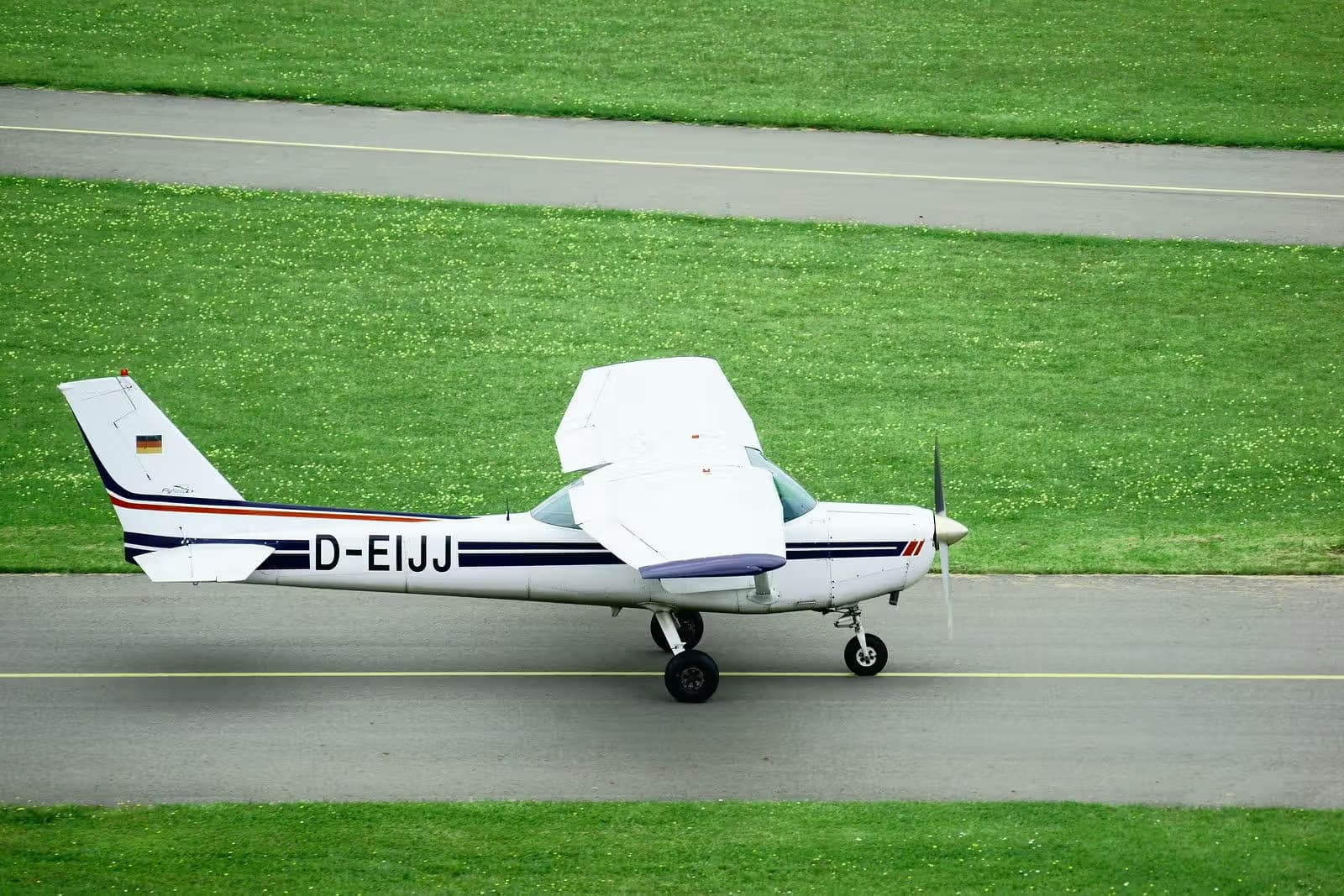 D-EIJJ — Single-engine aircraft