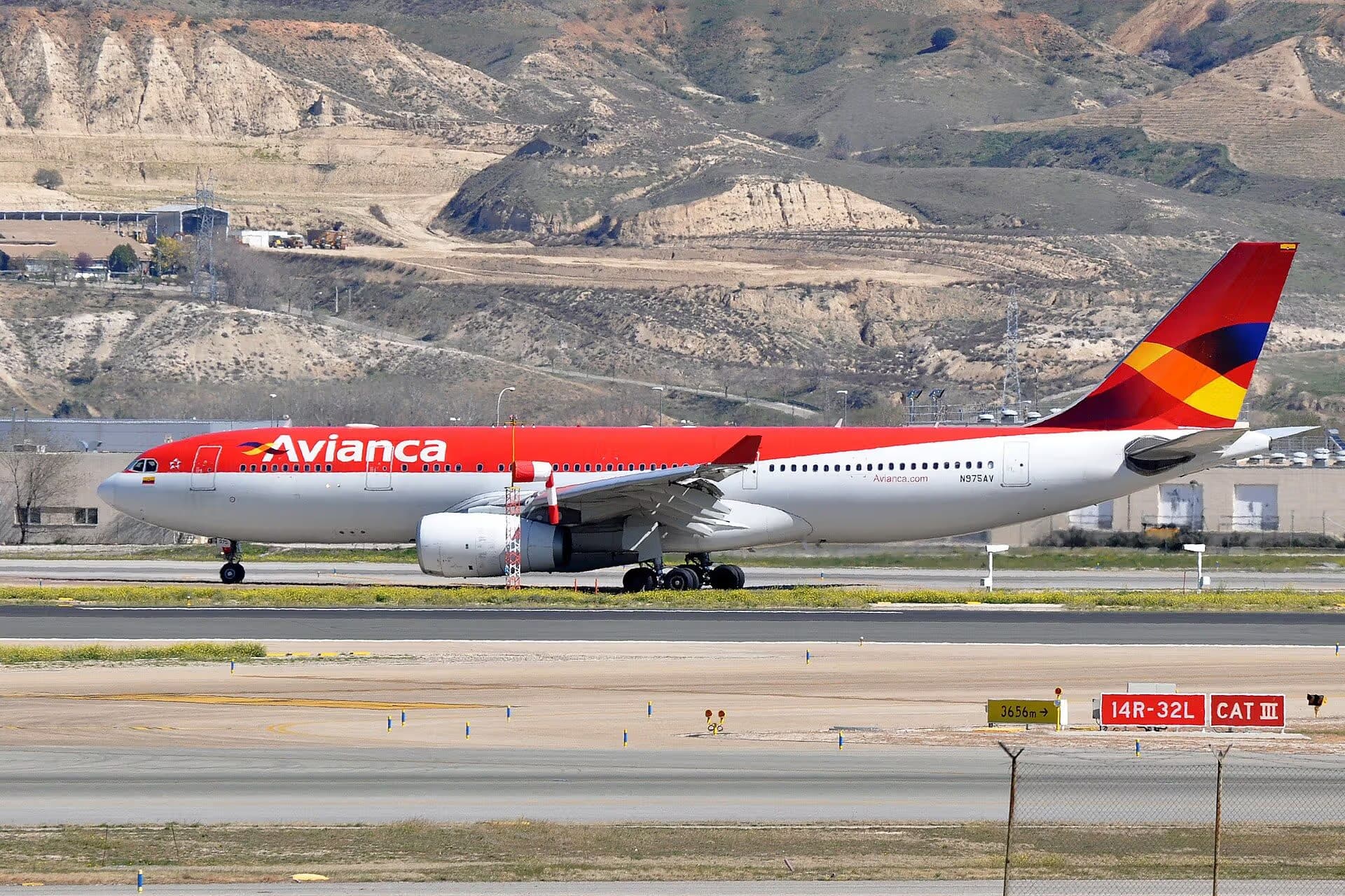 N975AV — Twin-engine aircraft