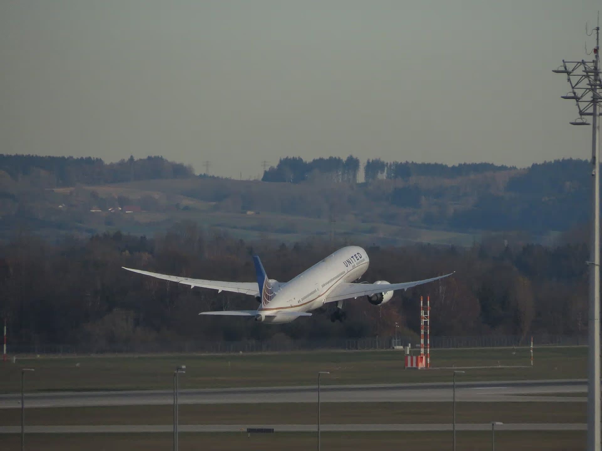 N26960 — Twin-engine aircraft at Munich Airport