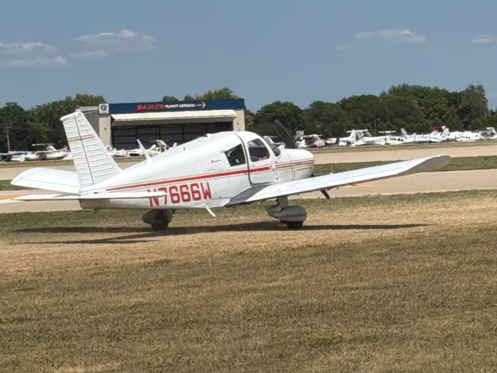 N7666W — 1964 Piper PA-28-180 at Wittman Regional Airport