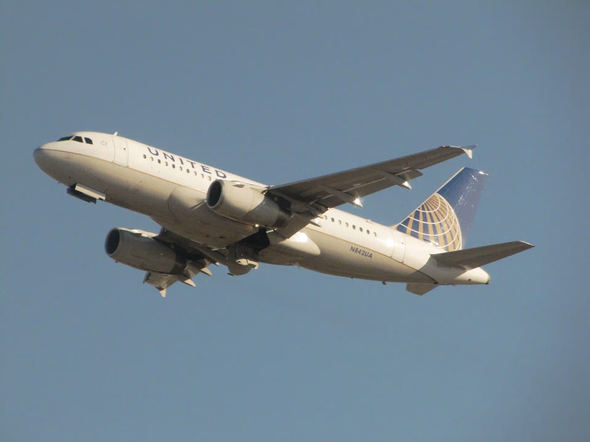 N842UA — Airbus