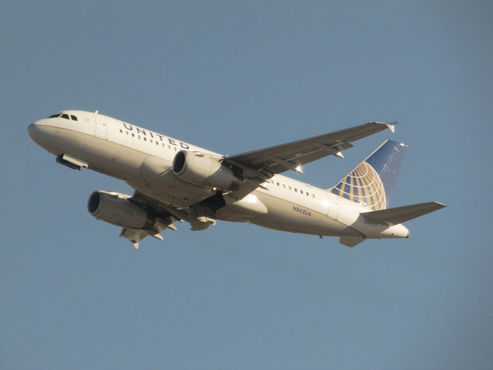 N842UA — Airbus