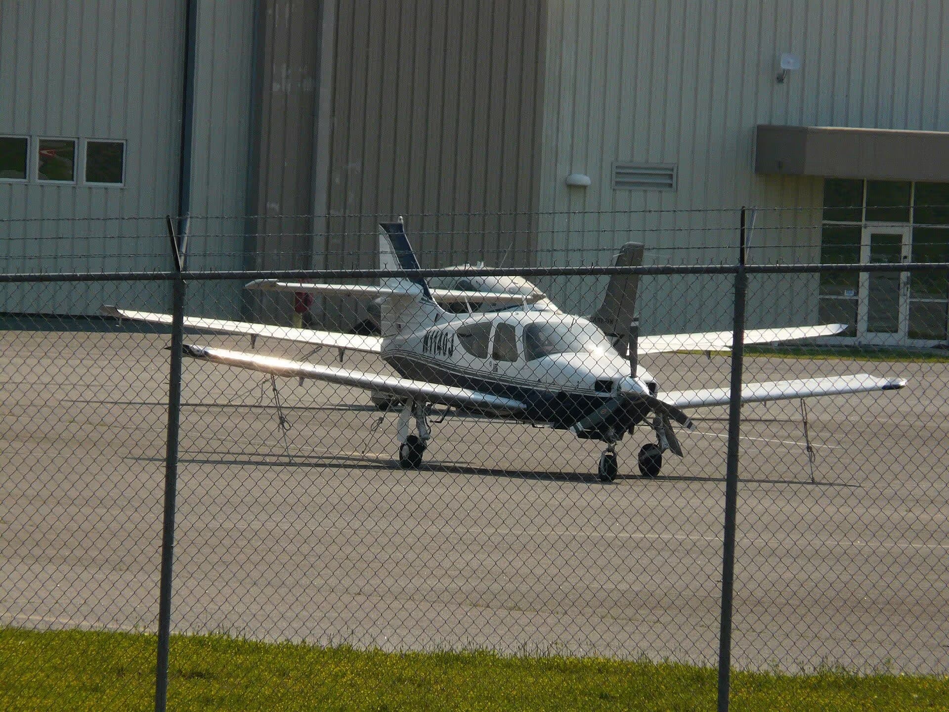 N1140J — Single-engine aircraft at Tallahassee International Airport