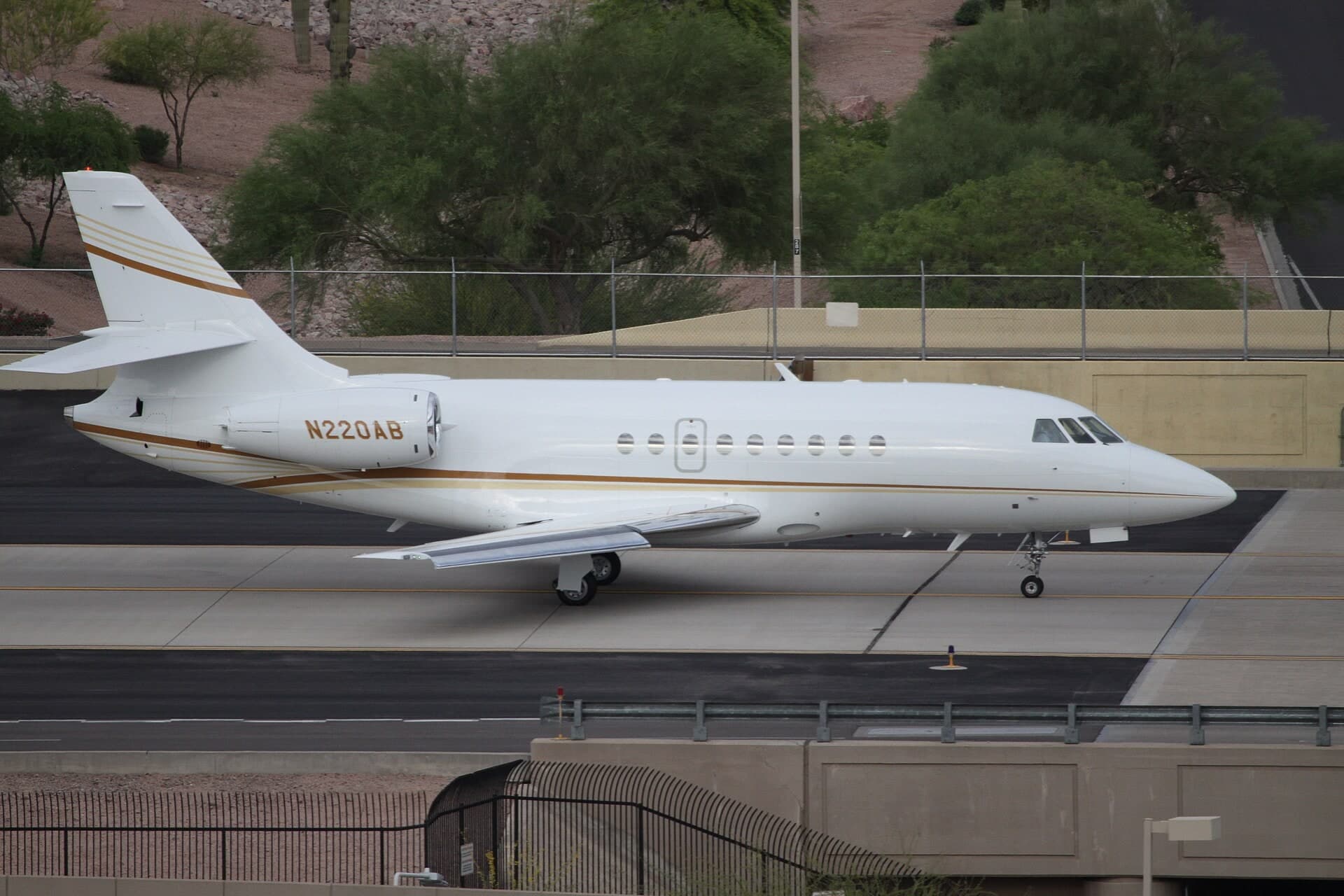 N220AB — Business jet