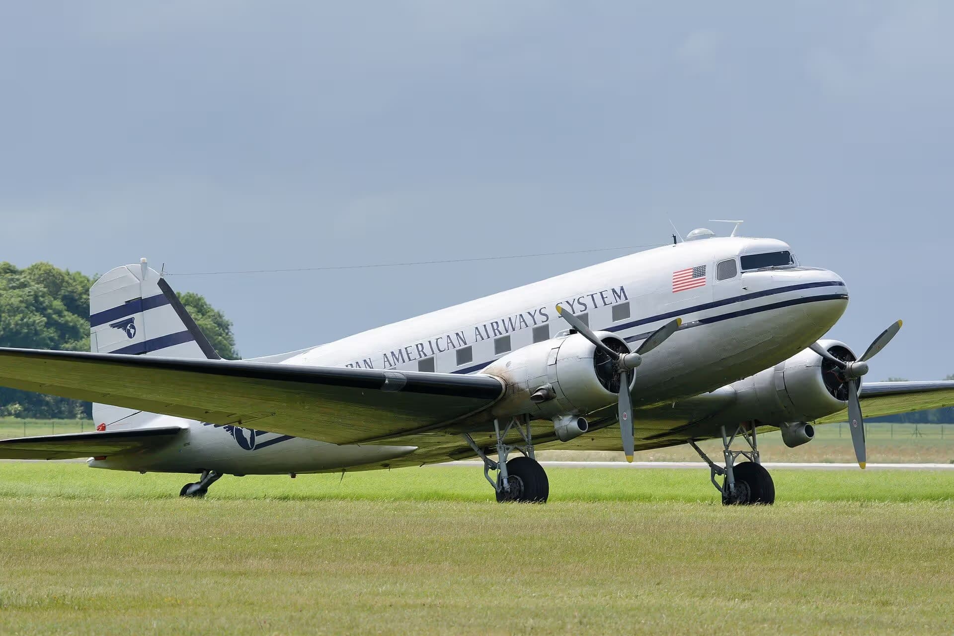 N877MG — Twin-engine aircraft