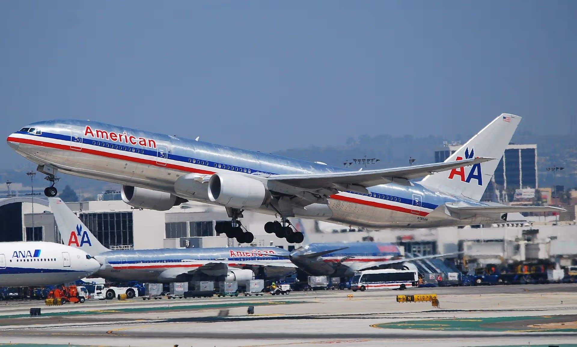 N785AN — Twin-engine aircraft