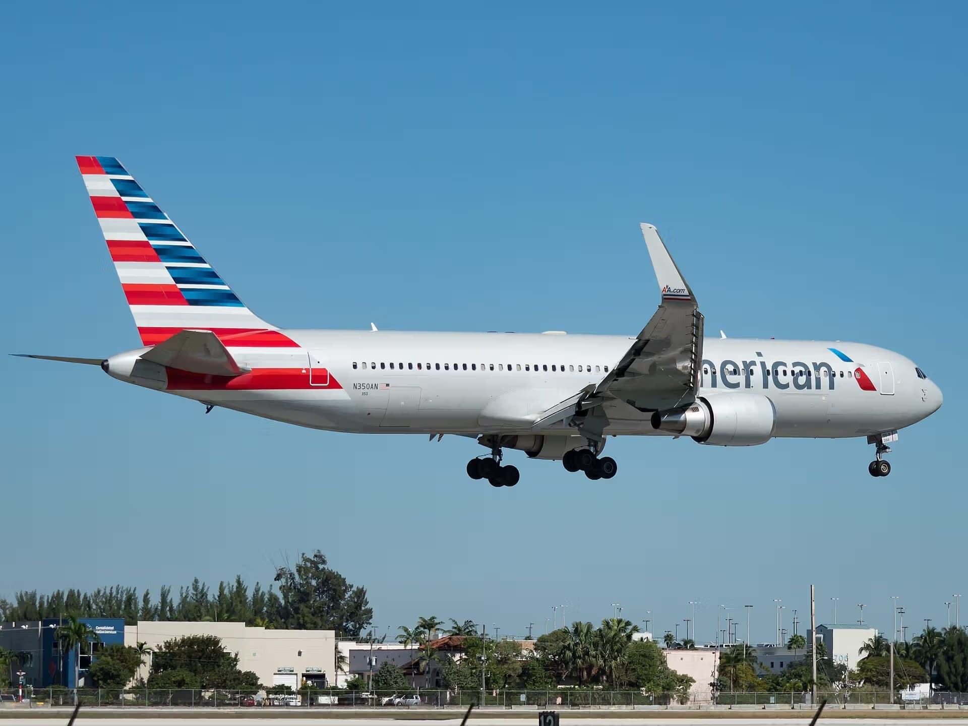 N350AN — Twin-engine aircraft at Miami International Airport