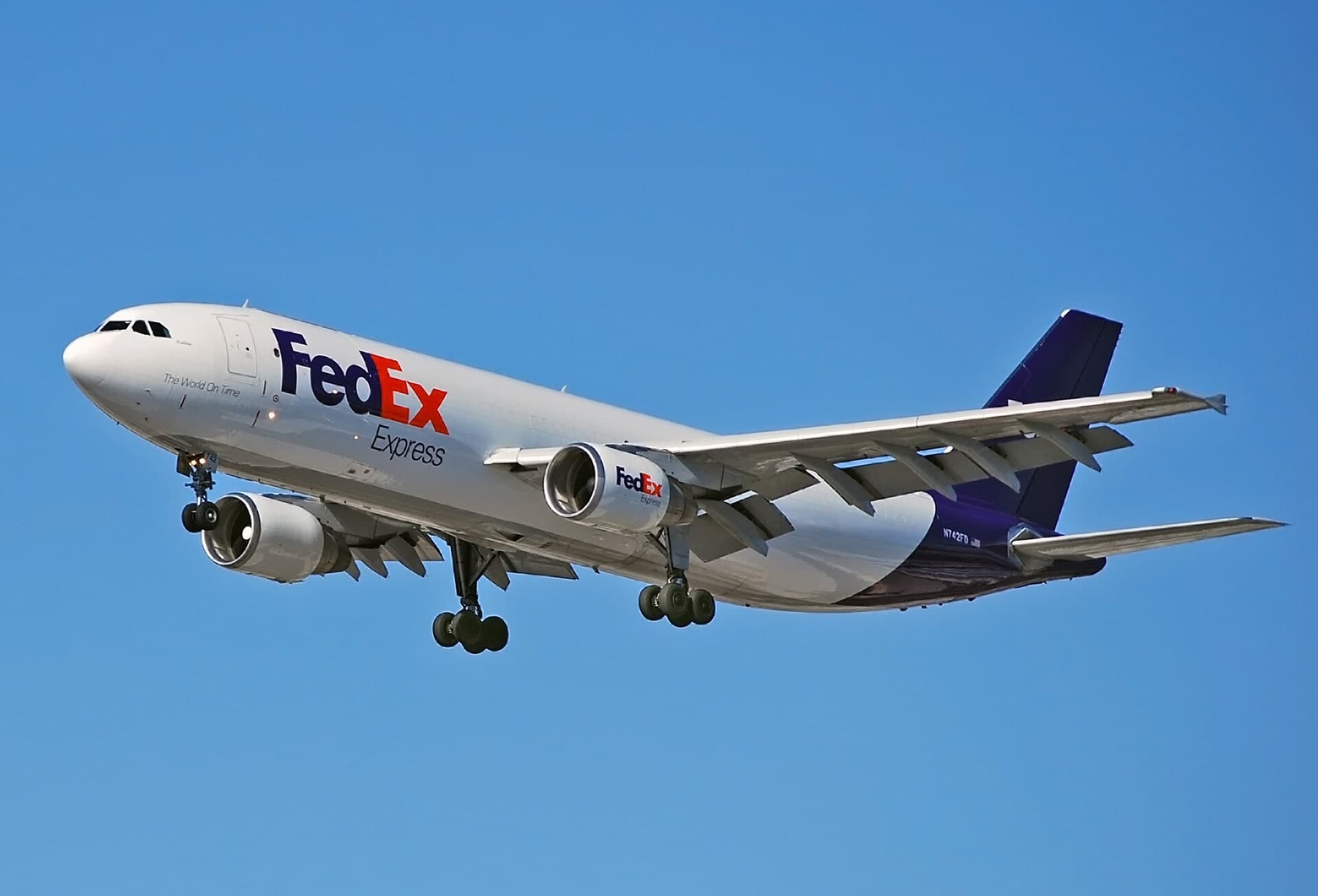 N742FD — Twin-engine aircraft