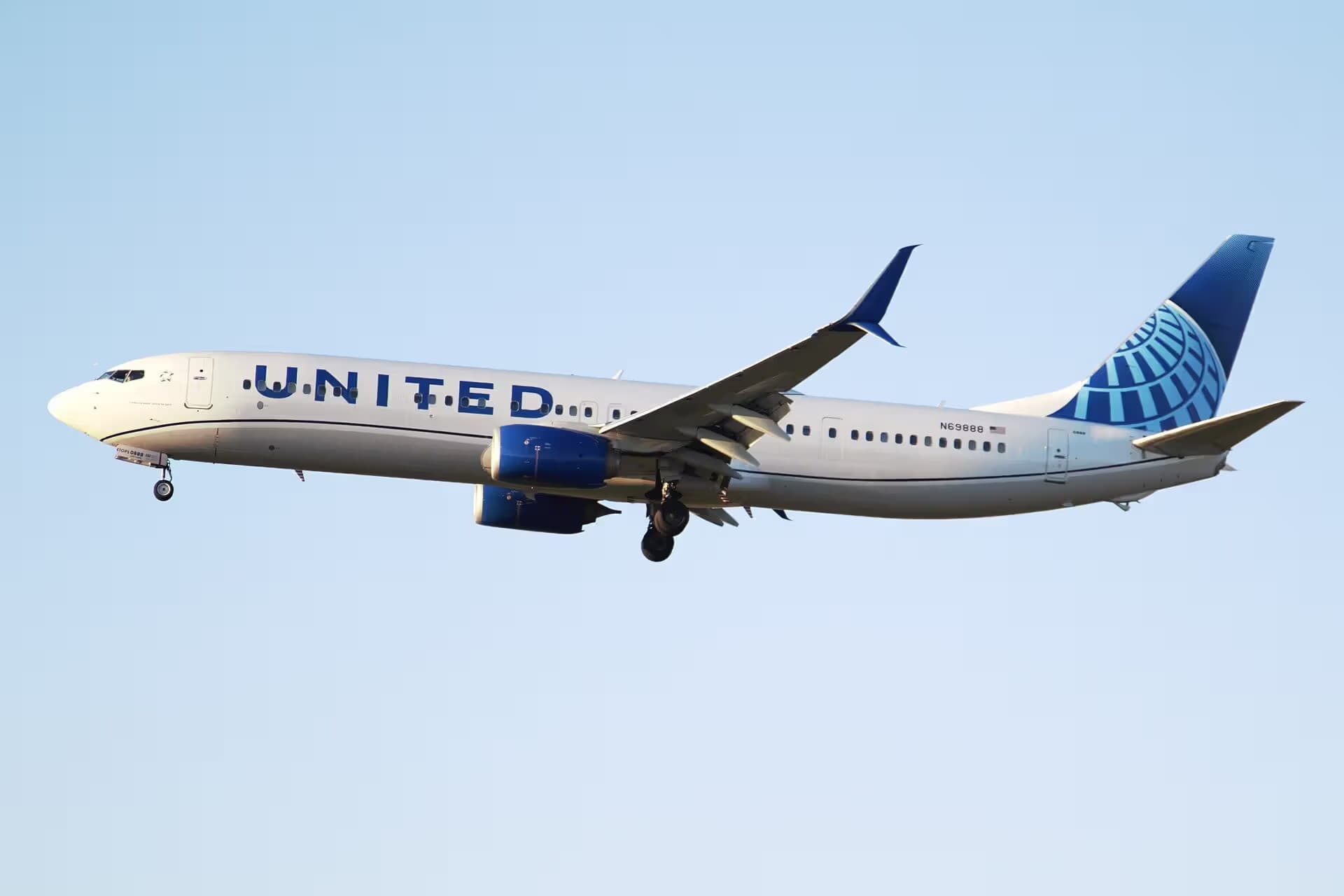 N69888 — Twin-engine aircraft