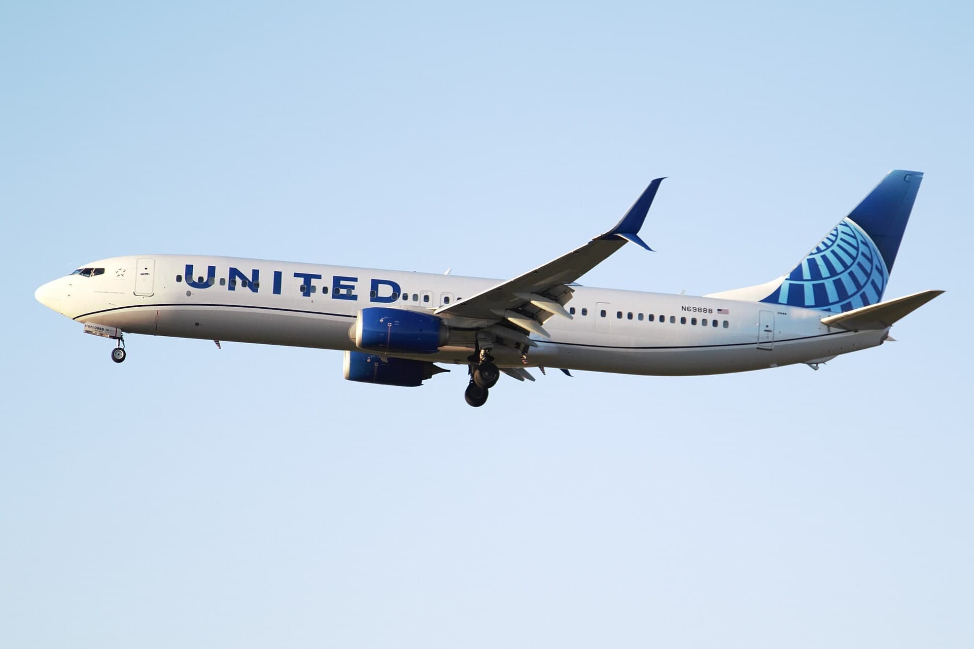 N69888 — Twin-engine aircraft
