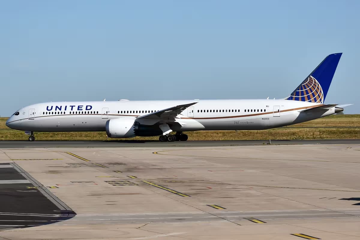 N12003 — Twin-engine aircraft