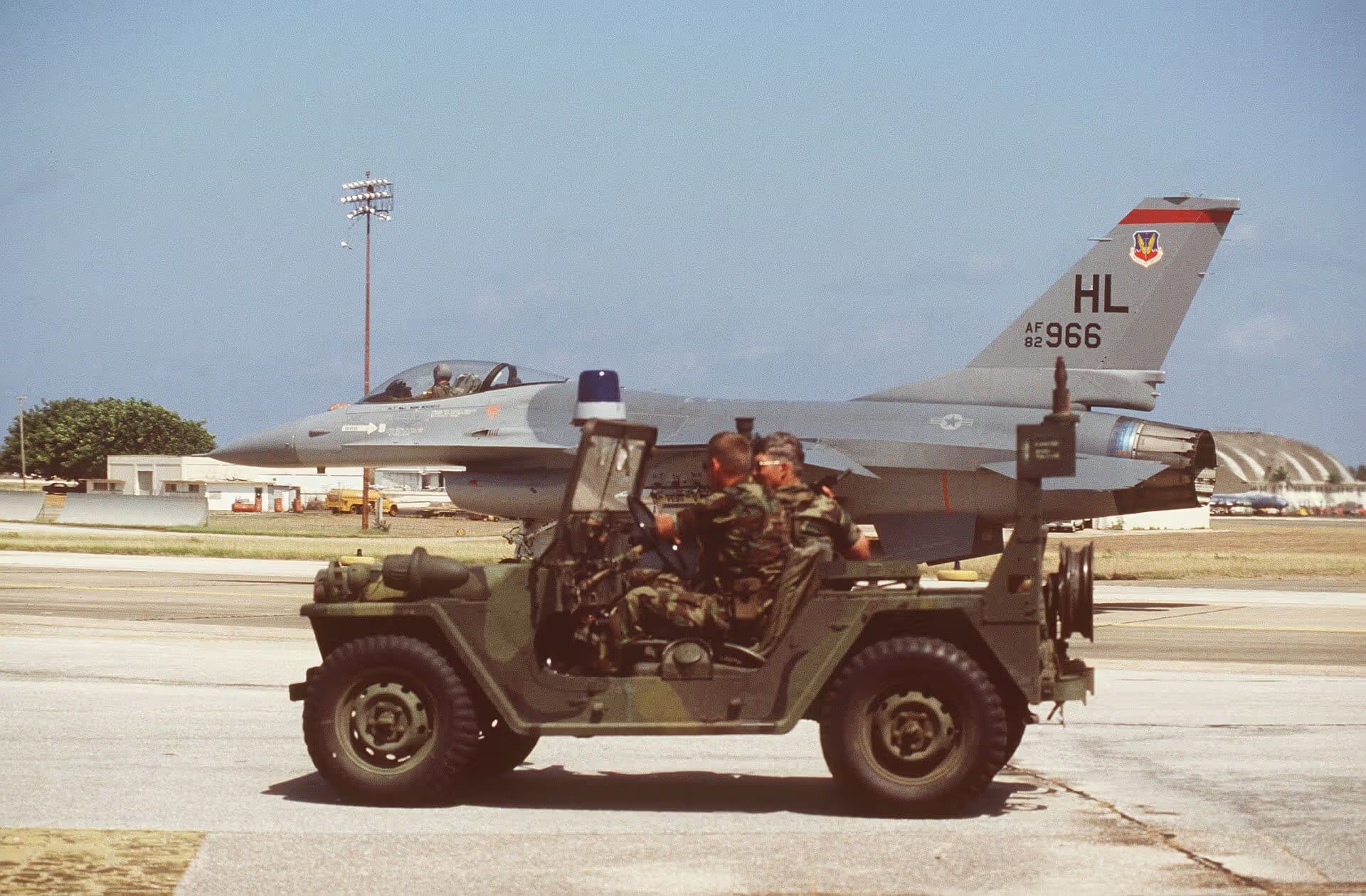 Unidentified — Single-engine aircraft