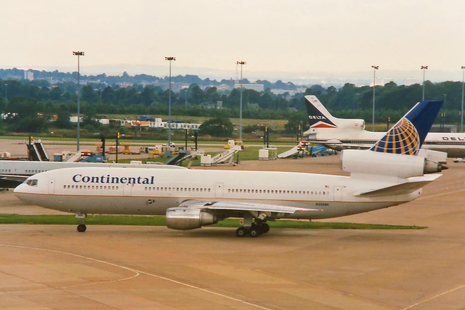 N35084 — Aircraft