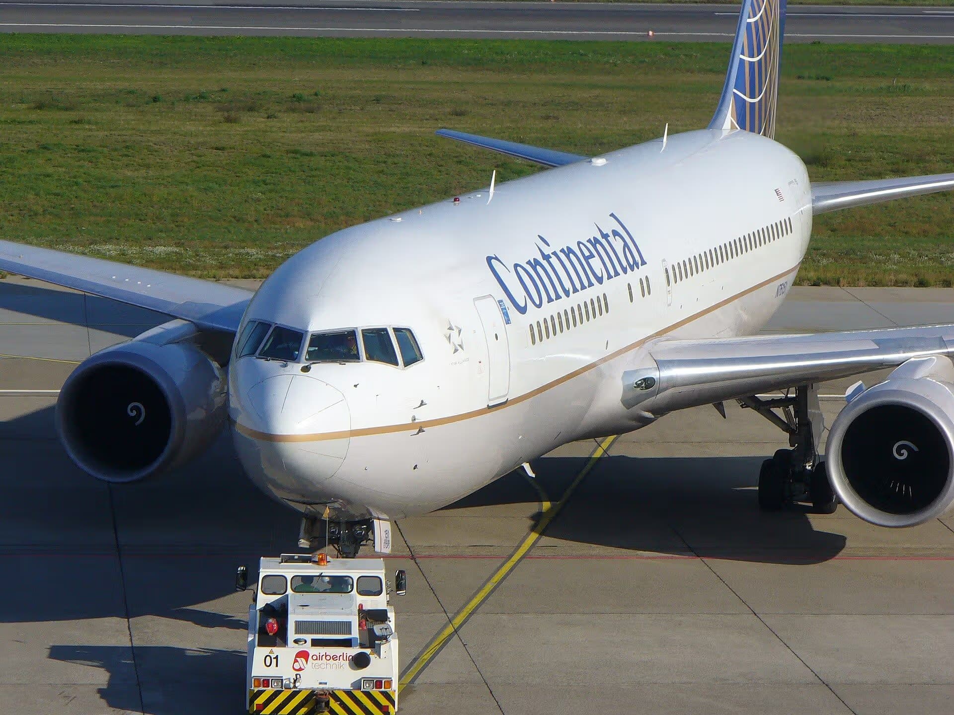 N76151 — Twin-engine aircraft
