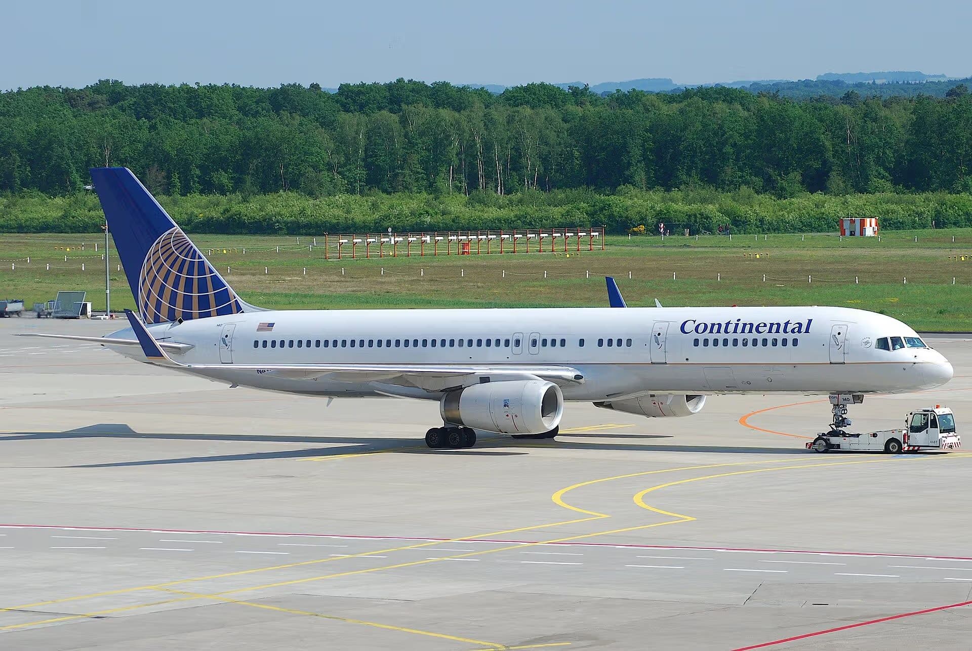 N41140 — Twin-engine aircraft