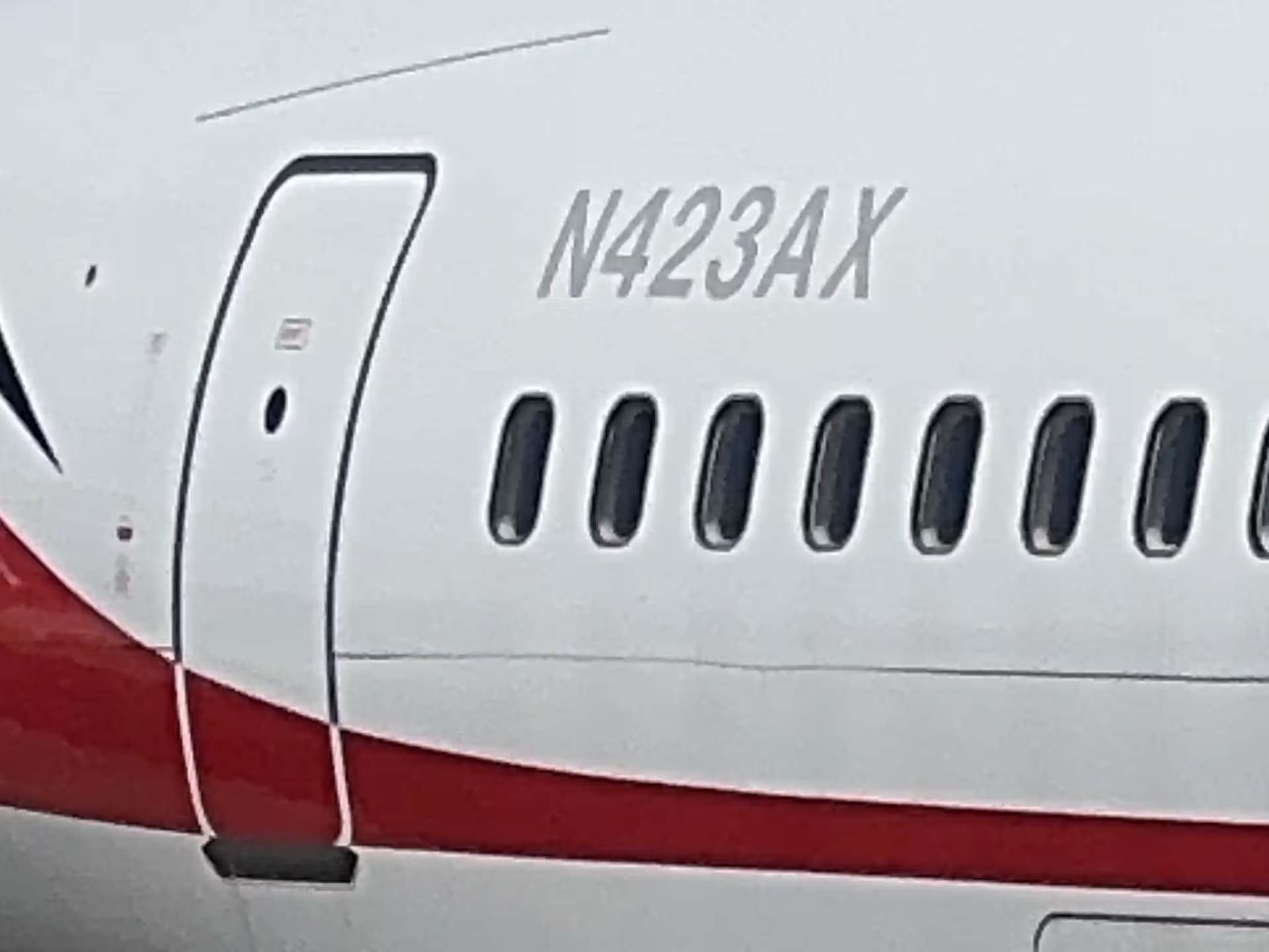 N423AX — Boeing 767-324 at Seattle–Tacoma International Airport