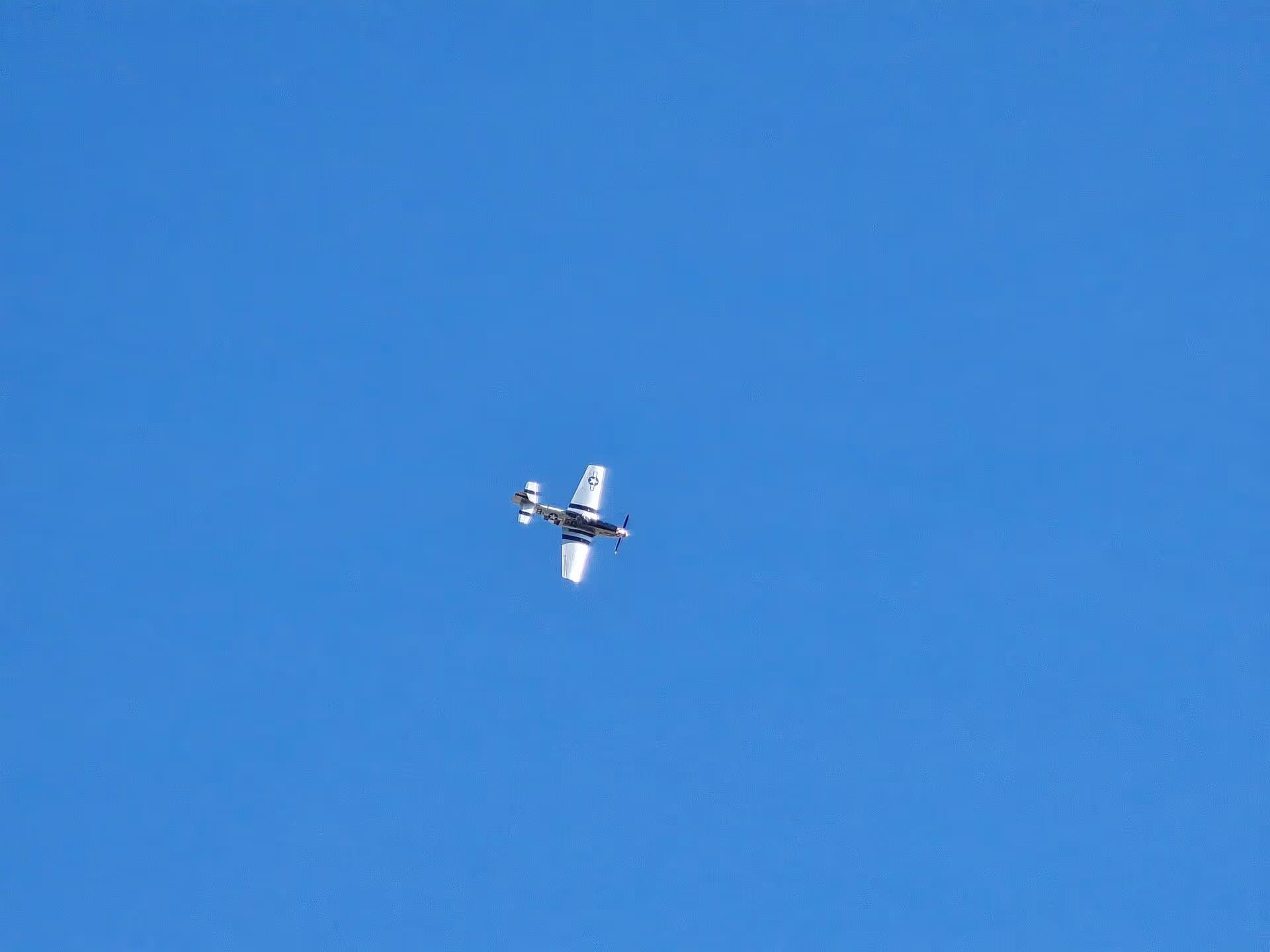 Unidentified — Single-engine aircraft