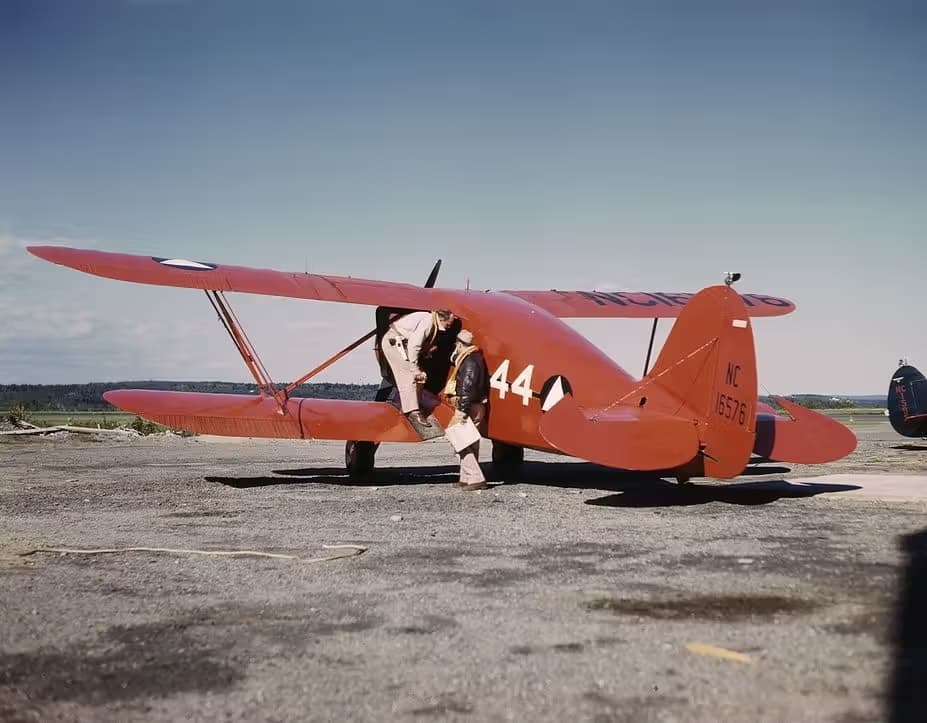 Unidentified — Single-engine aircraft