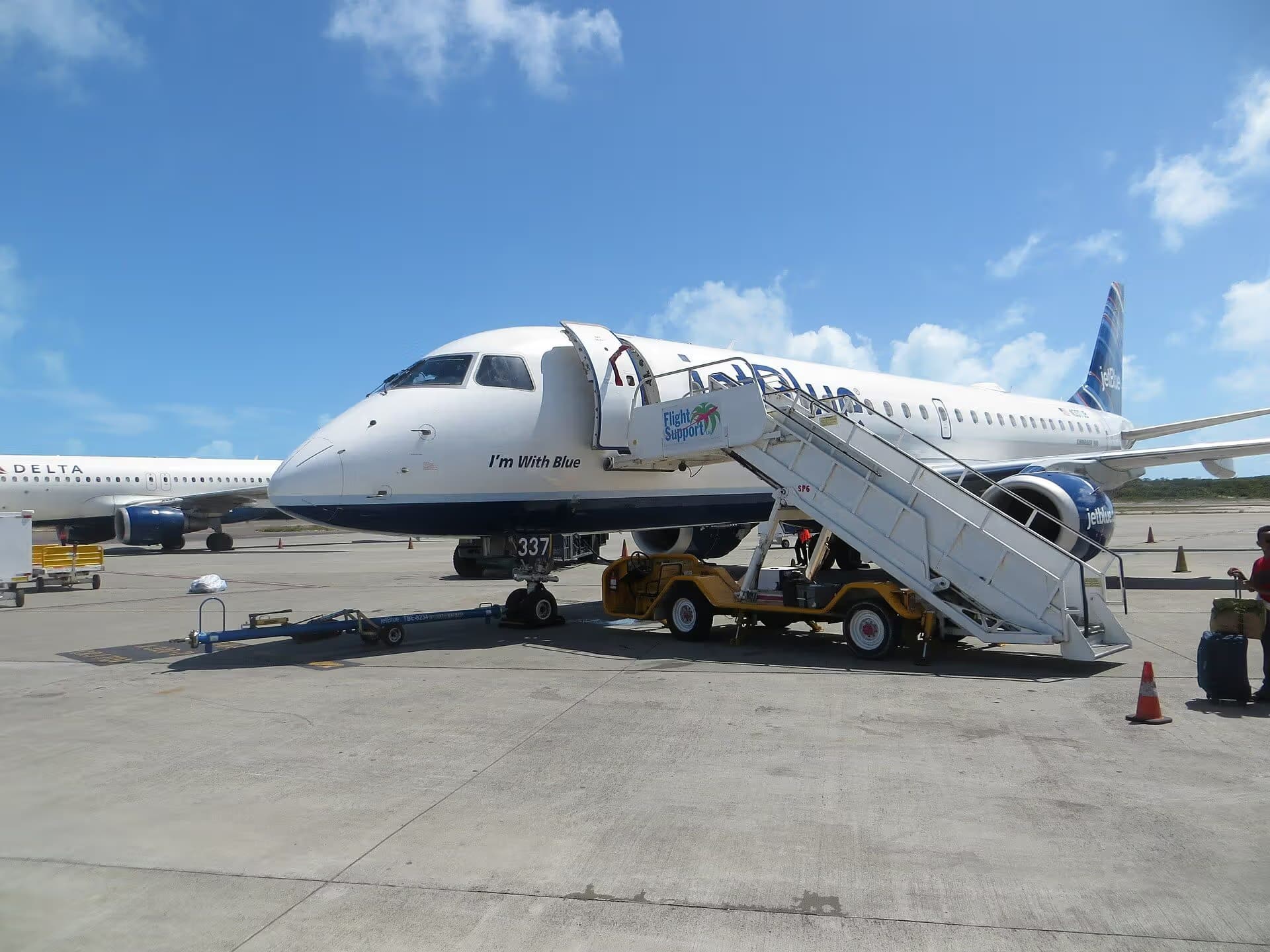 N337JB — Embraer