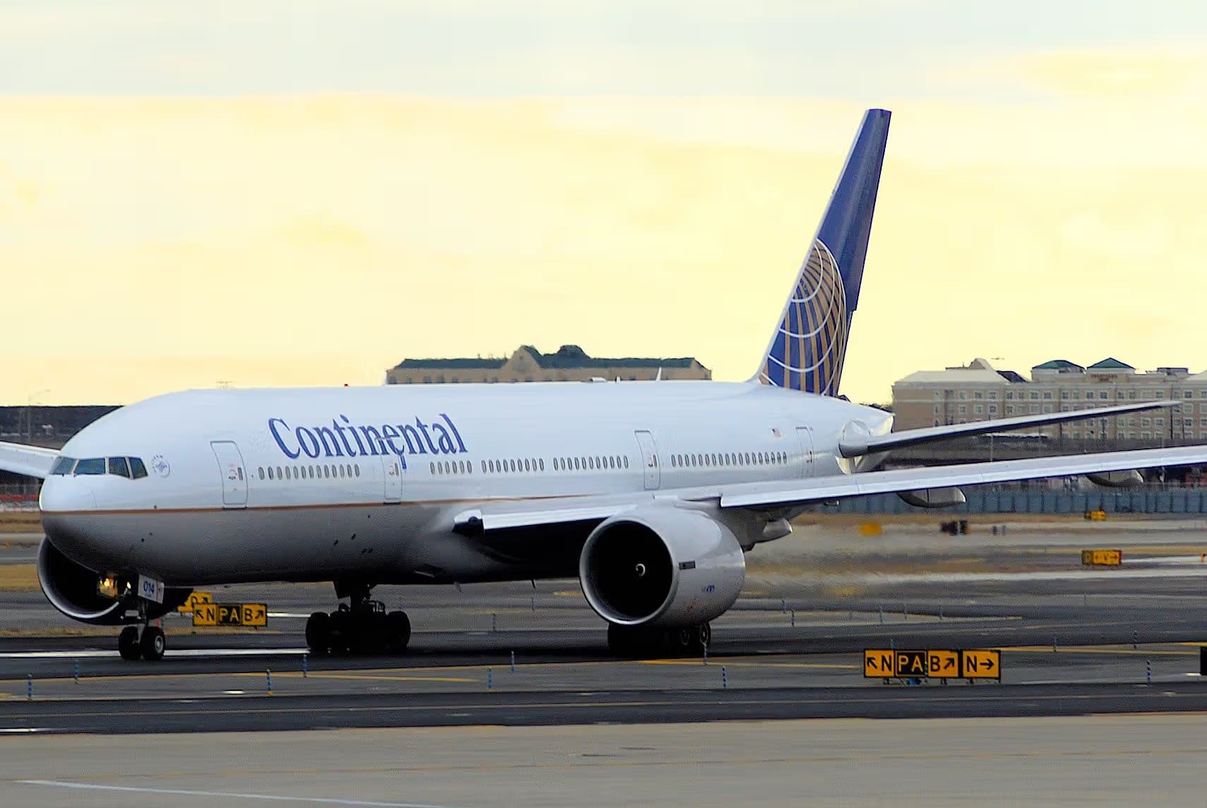 N77014 — Boeing