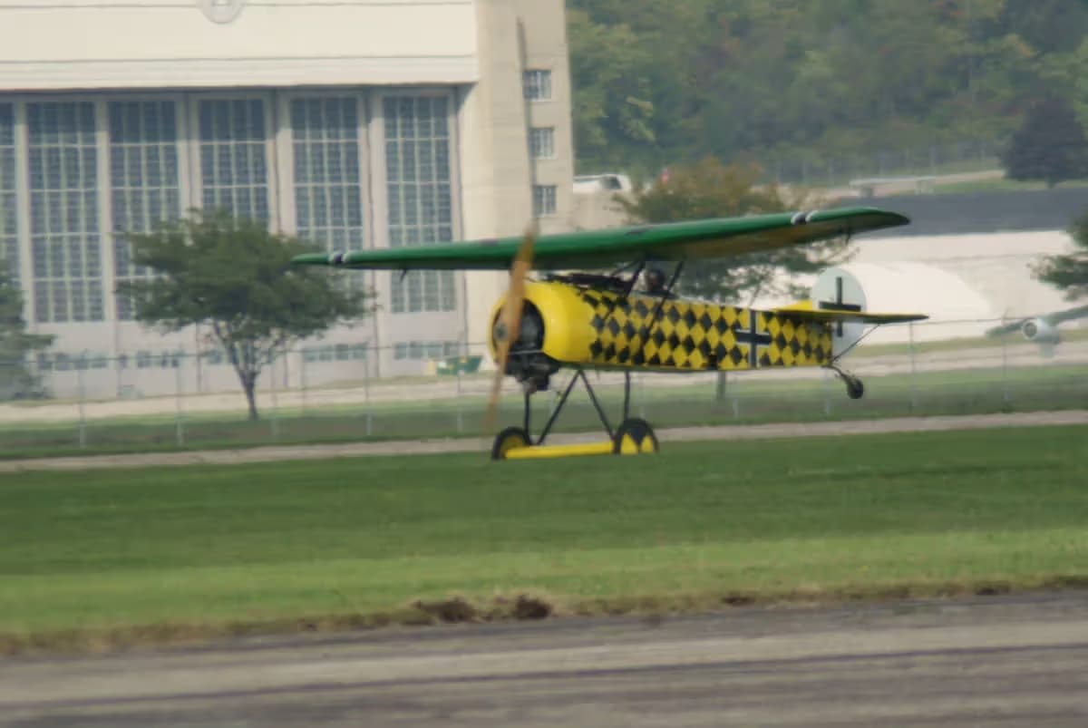 Unidentified — Single-engine aircraft