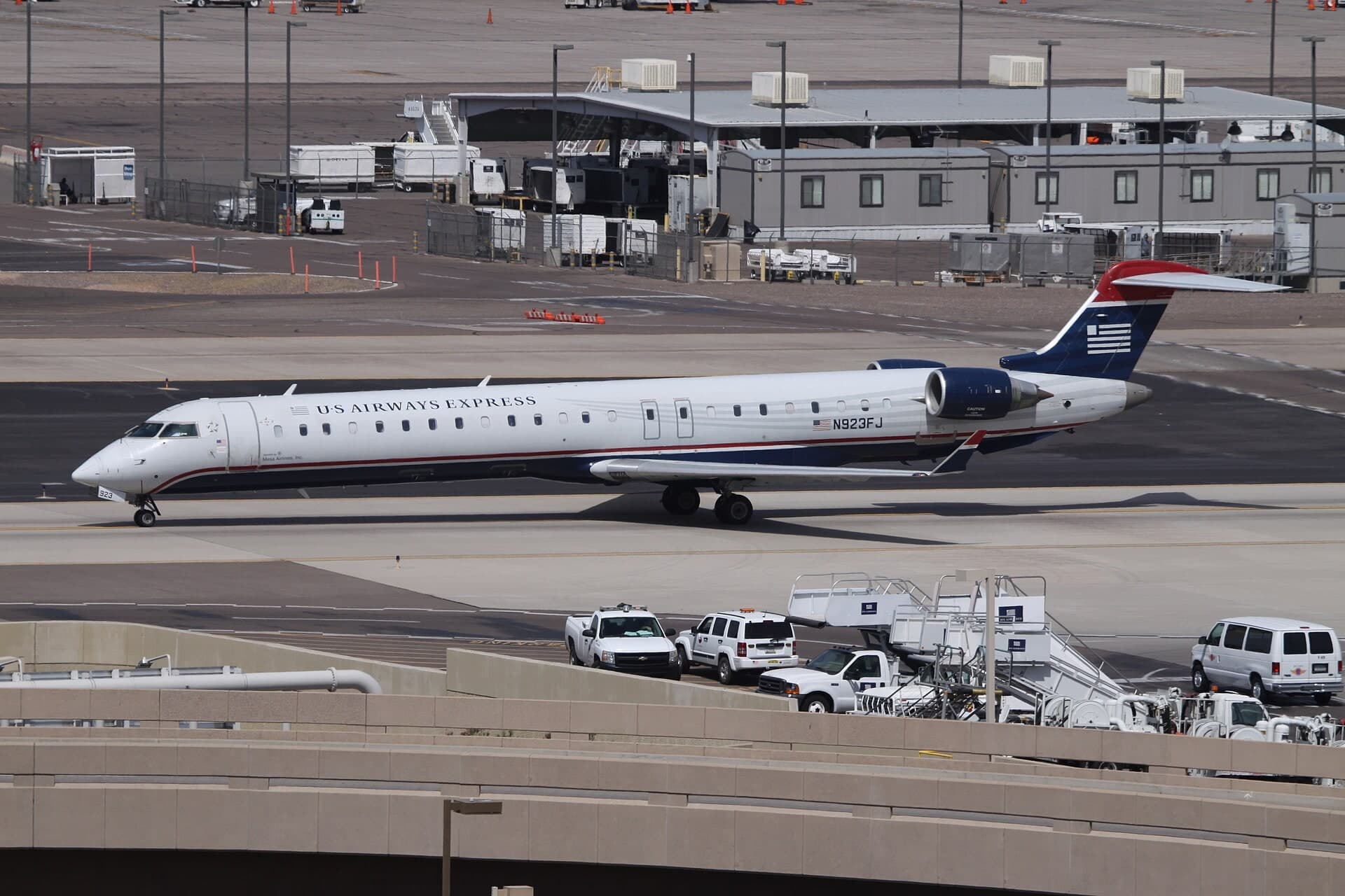 N923FJ — Twin-engine aircraft