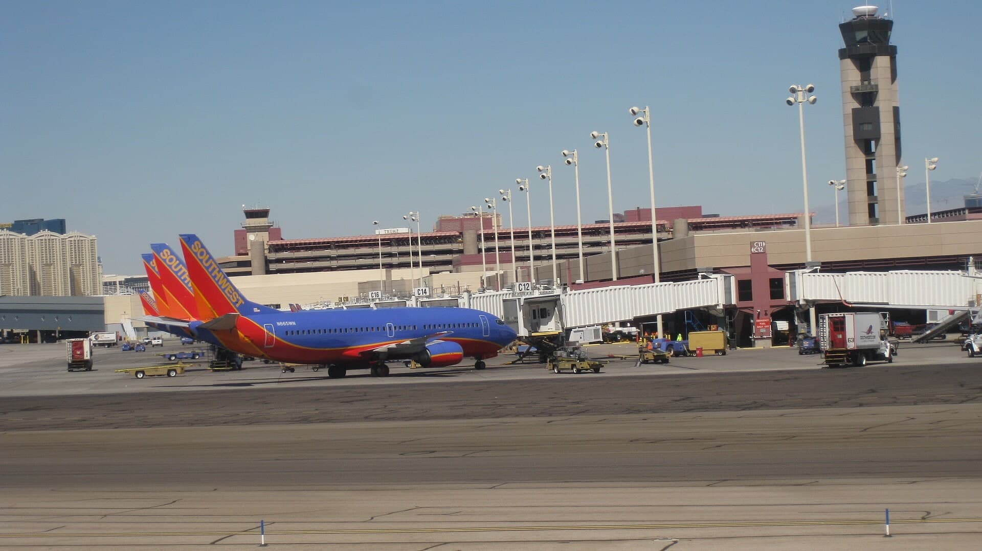 N665WN — Twin-engine aircraft