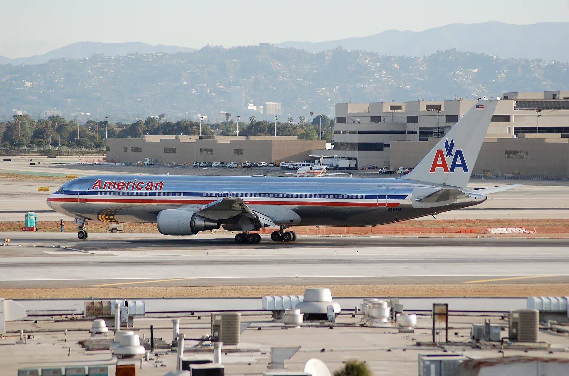 N397AN — Twin-engine aircraft