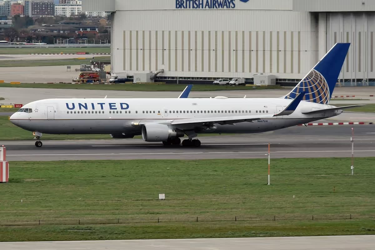N667UA — Boeing