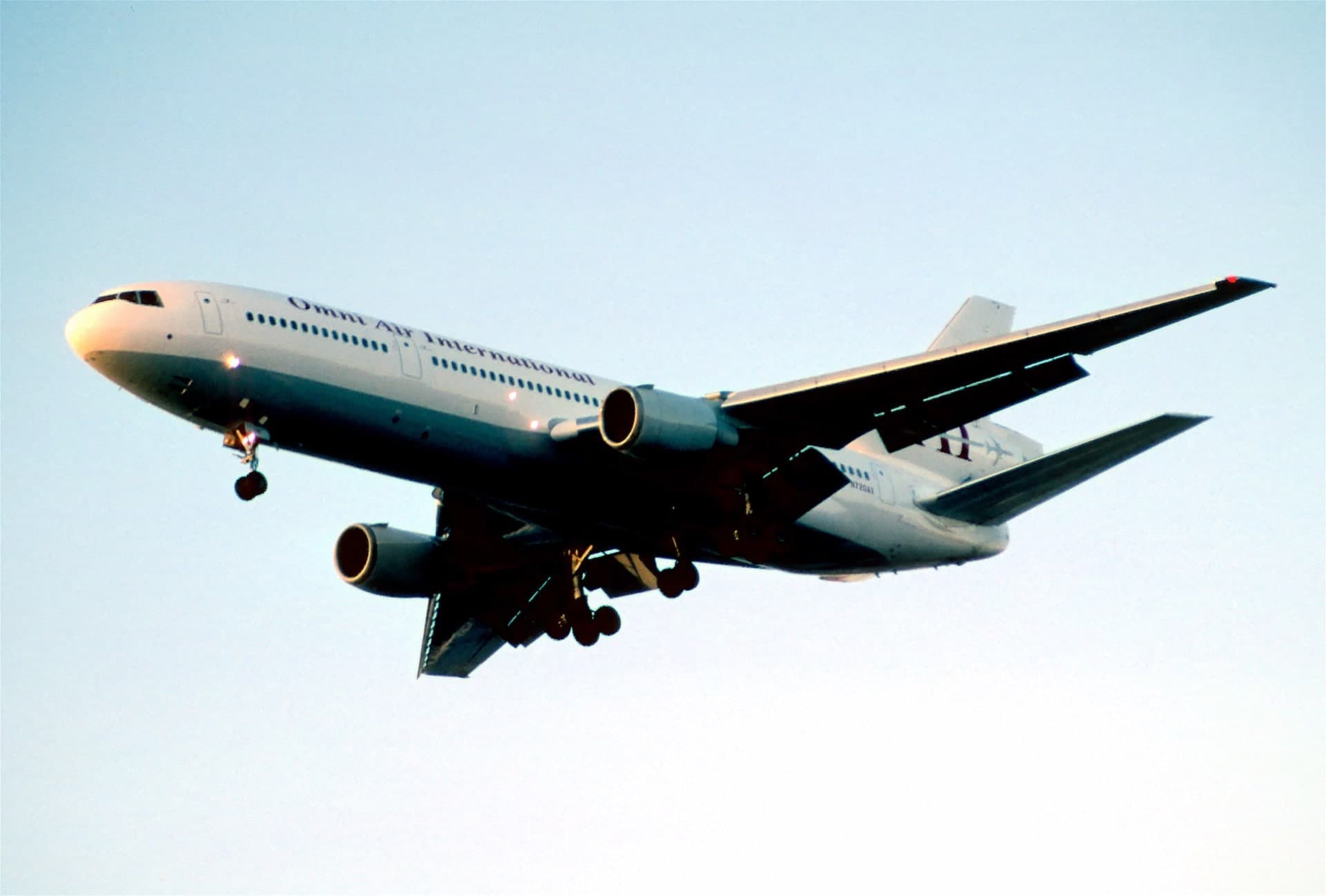 N720AX — Twin-engine aircraft