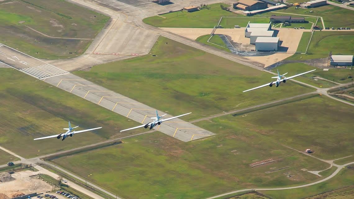 N925NA — Twin-engine aircraft